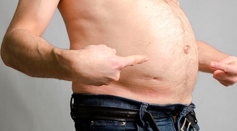 Distensión abdominal y ausencia de deposiciones